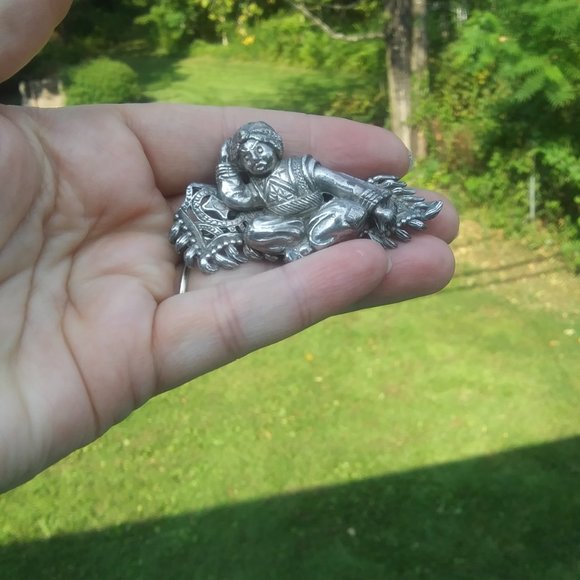 Vintage Alexander Korda 1940s Thief of Bagdad Magic Flying Carpet Pin - Picture 12 of 16